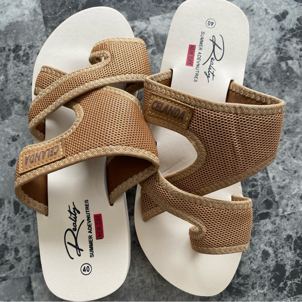 Reality Summer Adventures Arch Support Low Heel Size 40/9us NEW Khaki Color